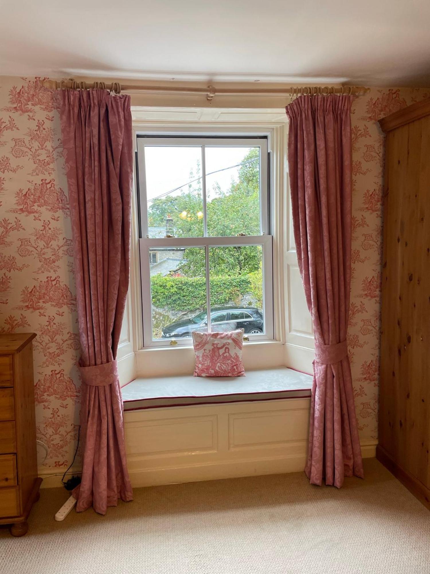 Ashfield House Ξενοδοχείο Grassington Δωμάτιο φωτογραφία A window with a window seat